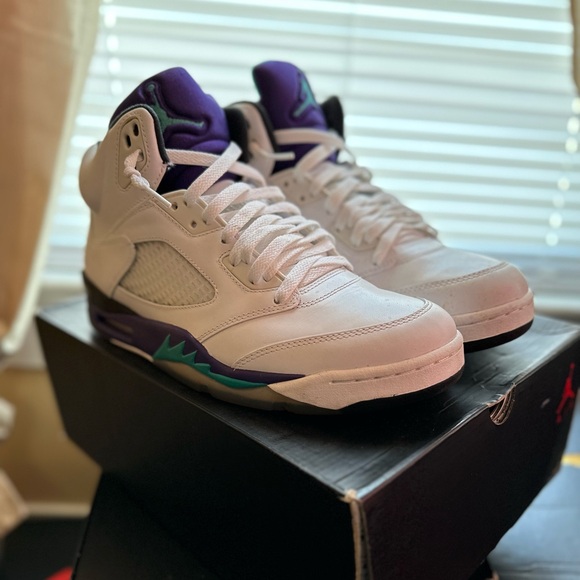 Air Jordan Retro 5 - Picture 1 of 3